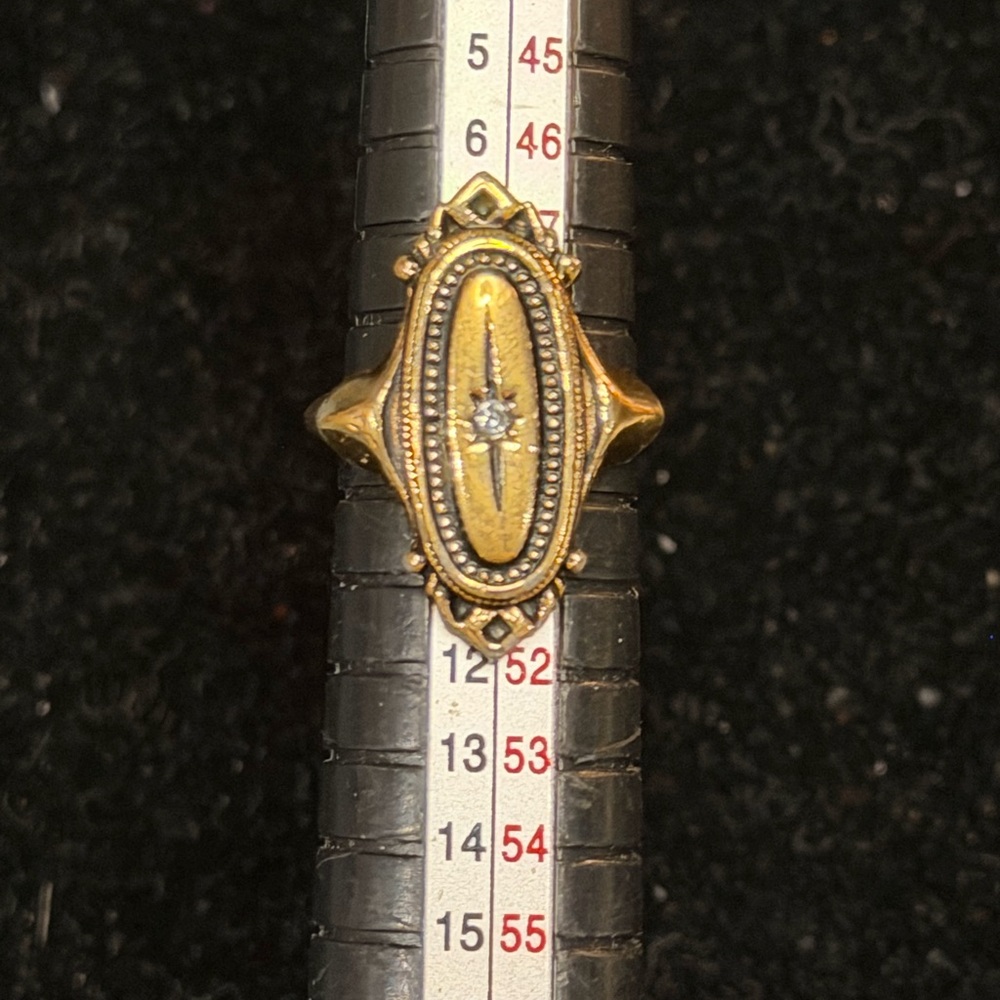 Vintage Avon Kensington Ring - size 4 - 5